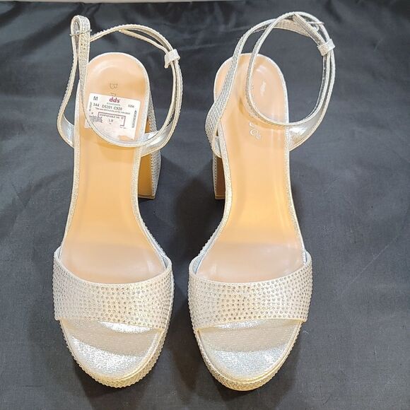 BRAND NEW BAMBOO STUDDED PLATFORM OPEN TOE SANDAL - Picture 3 of 15
